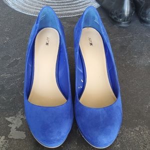 Apt. 9 wedge heal shoe